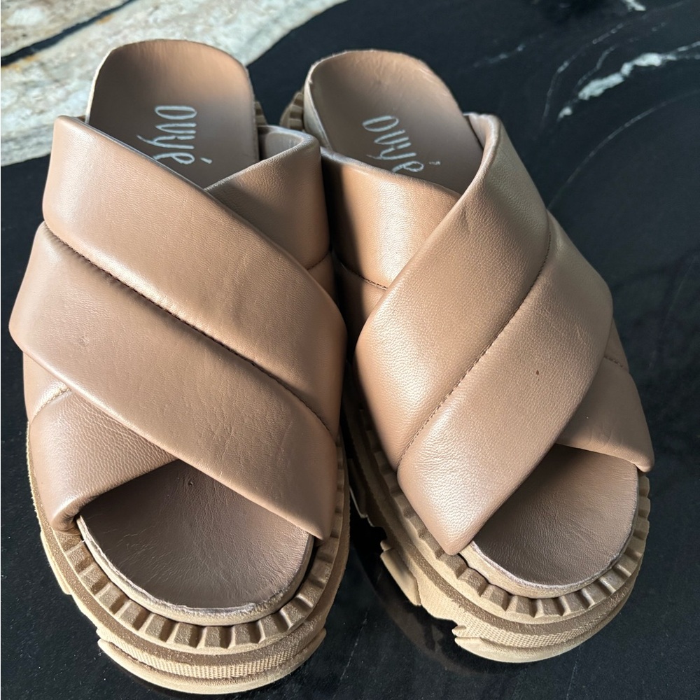 OVYE/ made in Italy lug sole sandals